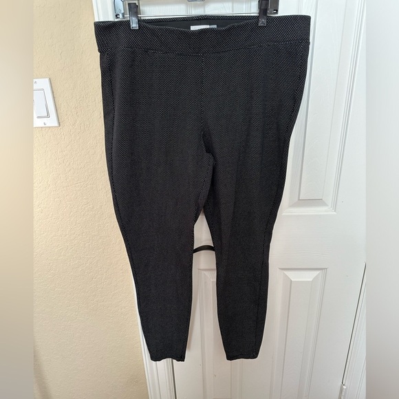 🩷5/$10 Old navy polka dot stretch pants - Picture 1 of 6